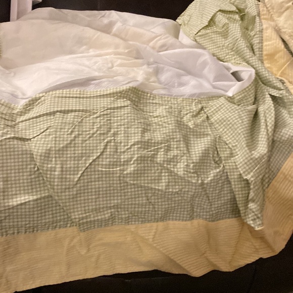 8 piece Lambs & Ivy yellow, cream and green crib set - Picture 4 of 13